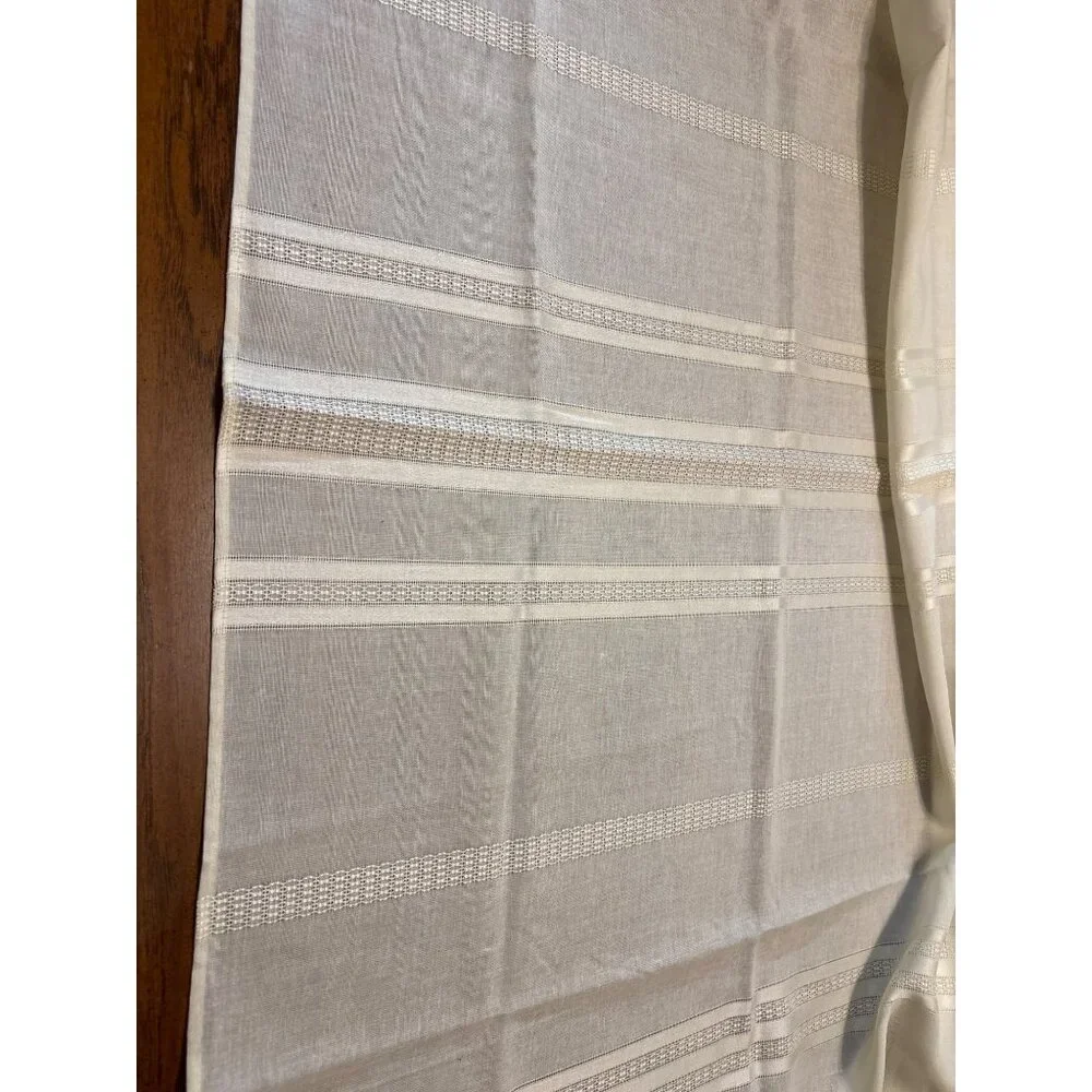 Elegant Ivory Tablecloth With Textured Stripe‎ Pattern